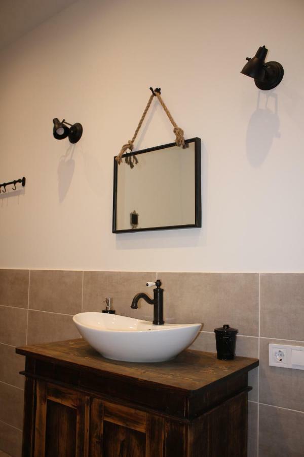 Simple & Elegant Apartment Liepāja Esterno foto