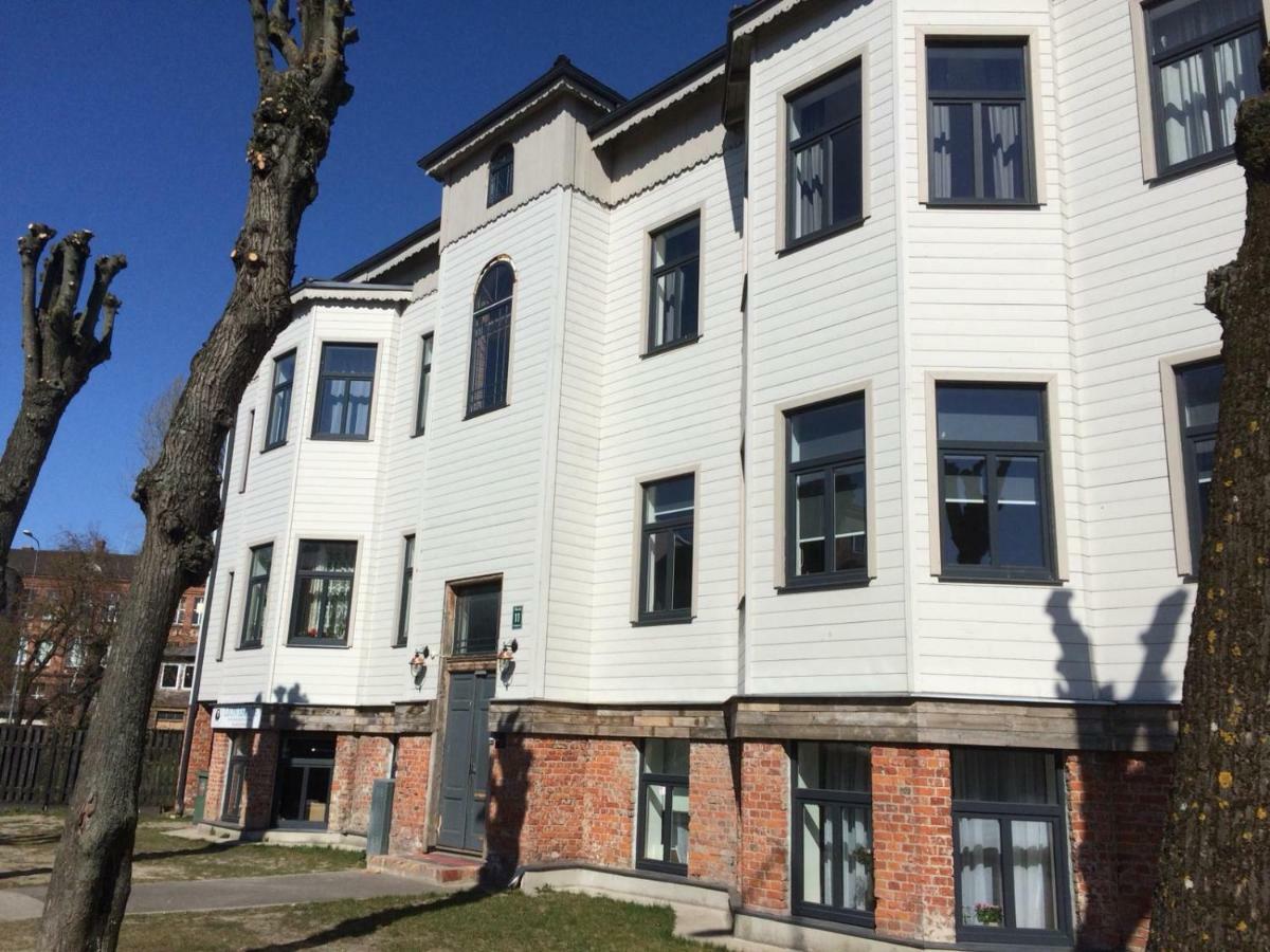 Simple & Elegant Apartment Liepāja Esterno foto